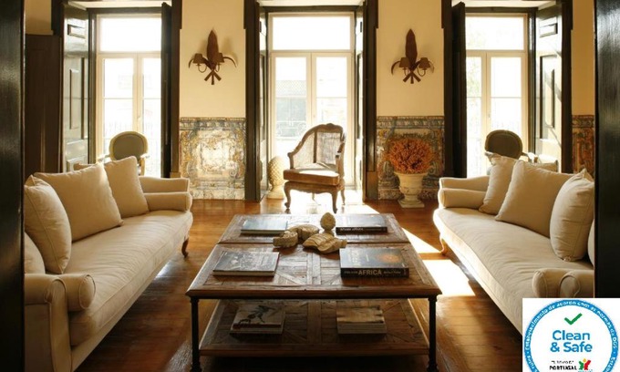 Santos House | Discover Palacio Ramalhete: 4-Star Poolside Retreat