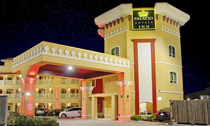 Spring Branch Hotel | Convenient Stay at Palacio Royale Houston NW Near Beltway 8