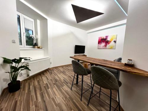Olomouc Apartment | Pet-Friendly Palackého Lobby Apartment - Highly Rated 9.7