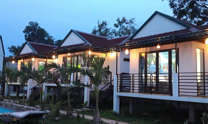 Bo Trach House | Palafita Bungalow: Guest Rated 10/10 with Pool & Dining