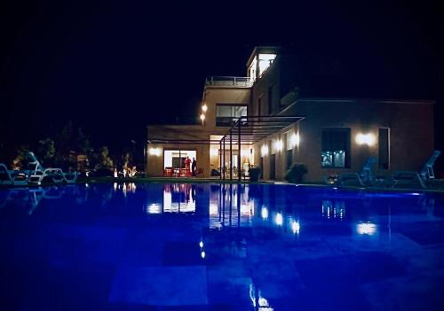 Sidi Abdallah Ghiat Villa | Discover Palais d'Or: Pet-Friendly Oasis with Pool Access