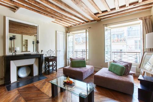 Chaussee-d'Antin Apartment | Ideal Stay at Palais Garnier & Place Vendome - 4 Star Family Retreat