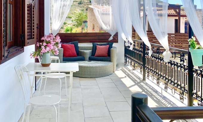 Kato Drys Hotel | Discover Palatakia: Family-Friendly with Pool & Breakfast