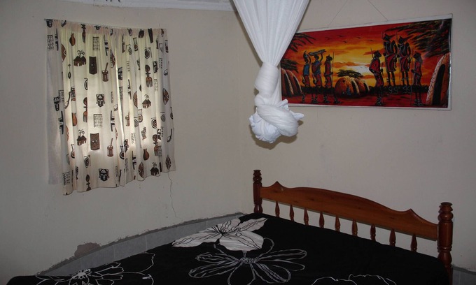 Siaya County House | Elegant Palatial Homestay Chateau with Breakfast & Kitchen