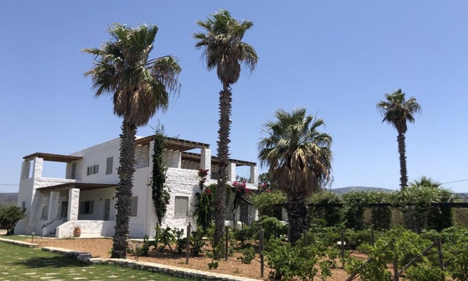 Paros Villa | Beachfront Villa with Spa and 10/10 Guest Rating