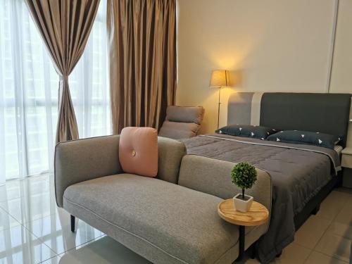 Taman Mount Austin Apartment | Discover Palazio Studio Mount Austin: Family-Friendly Retreat