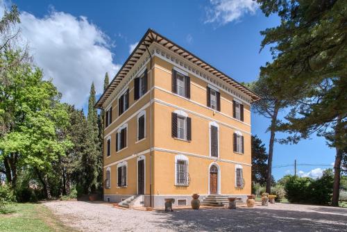 Lidarno House | Experience Comfort at Palazzetto Bovini: Pet-Friendly Retreat