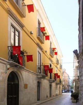 Bitonto Bed & Breakfast | Pet-Friendly Palazzo Antica Via Appia with Hot Tub & Breakfast