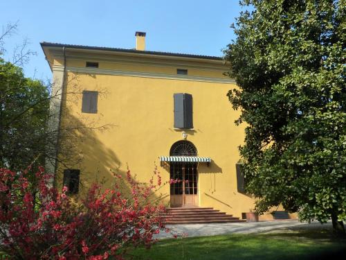 San Giovanni in Persiceto Bed & Breakfast | Pet-Friendly Escape at Palazzo Bonfiglioli - Rated 8.9/10!