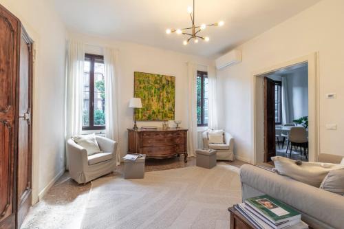Padova Apartment | Elegant Palazzo Calvi di Coenzo in Padova: Family-Friendly Stay