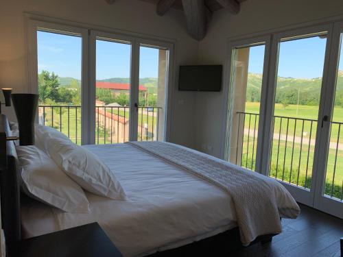 Sasso Marconi Hotel | Pet-Friendly Palazzo De' Rossi Hotel with Top Amenities