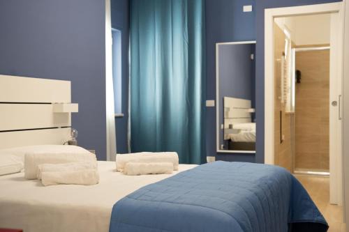Municipio 2 House | Discover Palazzo Ennio: Pet-Friendly with Breakfast Included