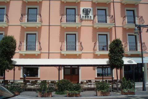 Crotone Hotel | Palazzo Foti Hotel: Family-Friendly 4-Star Getaway