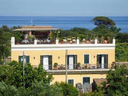 Scillichenti Bed & Breakfast | Palazzo Giovanni: Pet-Friendly B&B with Ocean Views