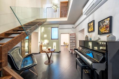 Venafro Bed & Breakfast | Inviting Palazzo Licinio: 4-Star Stay with Hot Tub & Dining