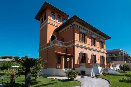 Santa Marinella House | Discover Palazzo Moresco: Oceanfront Retreat with Hot Tub