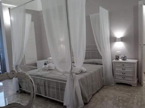 Sannicola Bed & Breakfast | Oceanfront Palazzo Mosca: Guest Rated 9.8 with Kitchen Access