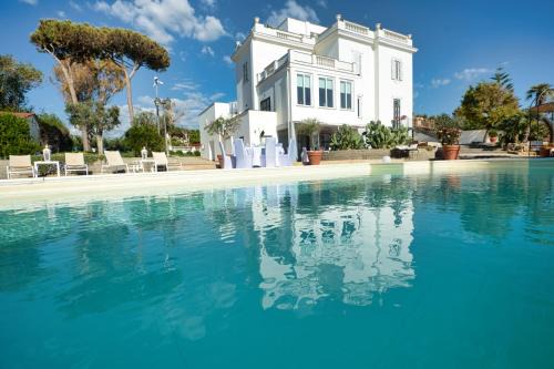 Civitavecchia House | Elegant Palazzo Podestà: Oceanfront Pool & High Ratings