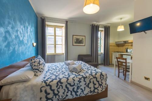 Tivoli House | Discover Palazzo Santori: Pet-Friendly with Hot Tub & Breakfast