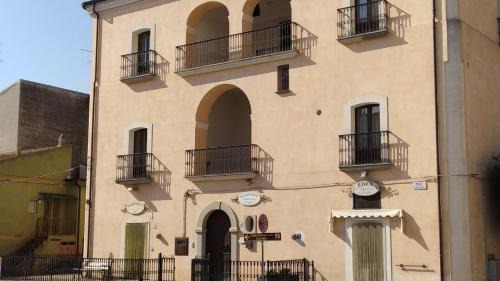 Aliano House | Palazzo Scelzi: Guest Rated 9/10, Pet & Child Friendly