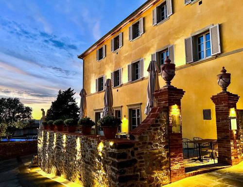 Bucine Hotel | Palazzo Tiglio: Oceanfront Retreat with Pet-Friendly Amenities