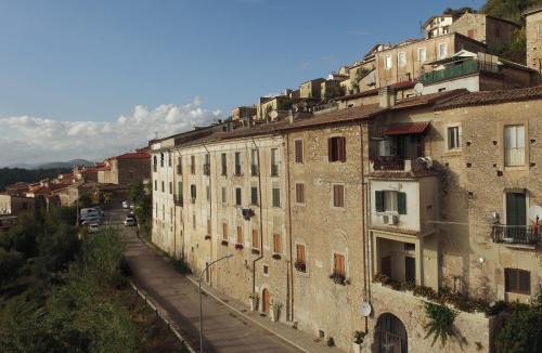 Arce House | Discover Palazzo Tronconi: 4-Star Getaway with Hot Tub