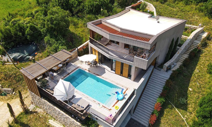 Rozat Villa | Experience Palazzo Vimbula: Guest Rated 10/10 Villa Retreat