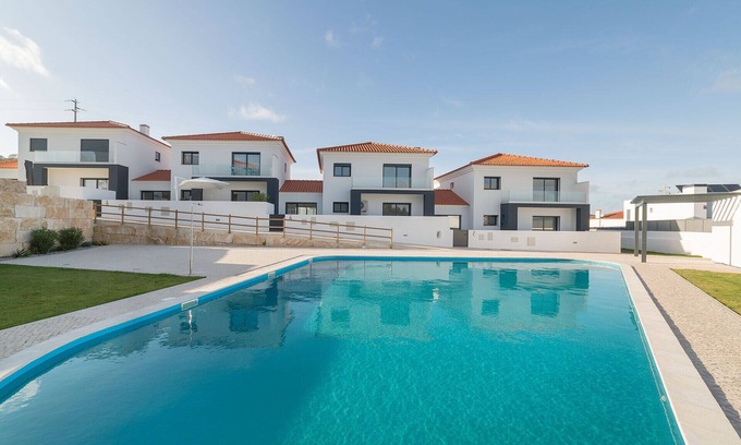 Salir do Porto Apartment | Beautiful Palhanas Holiday Apartment with Pool and Breakfast