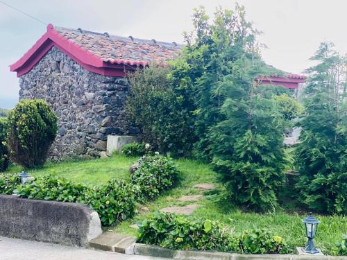 Lajes das Flores House | Discover Palheiro da Moenda: Top-Rated with Hot Tub & Dining