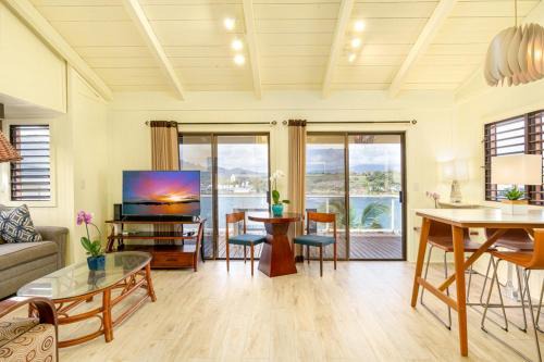 Lihue Apartment | Oceanfront Pali Kai Cottage 17 A with Pool & Ocean View