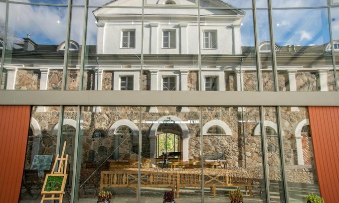 Utena county Hotel | Top-Rated Paliesiaus Dvaras with Hot Tub & Pet-Friendly Amenities