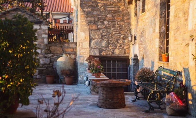 Agios Lavrentios Hotel | Unforgettable Stays at Palio Eleotrivio Guesthouse