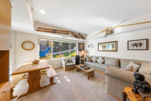 Olympic Valley Apartment | Experience Studio #214: 4-Star Stay with Hot Tub Access