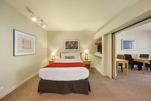 Olympic Valley Apartment | Cozy Studio #250 with Hot Tub and Child-Friendly Amenities