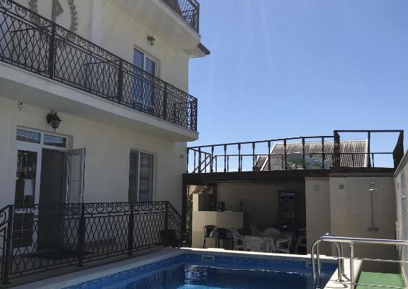 Gelendzhik House | Exceptional Palladion Guest House with Pool & Hot Tub