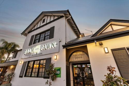 North Wagga Wagga Hotel | Discover Palm and Pawn Motor Inn: Family-Friendly Retreat