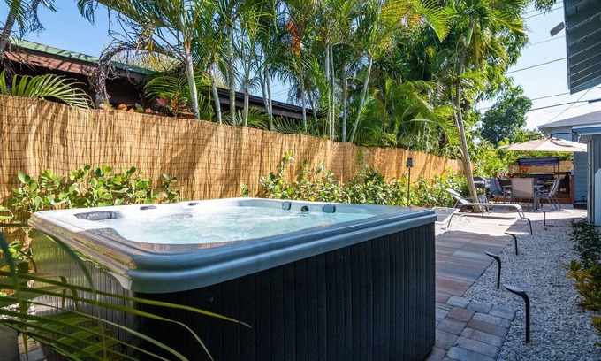 Southwest Cottage | Tranquil WPB Villa with Ocean View & Spa Amenities