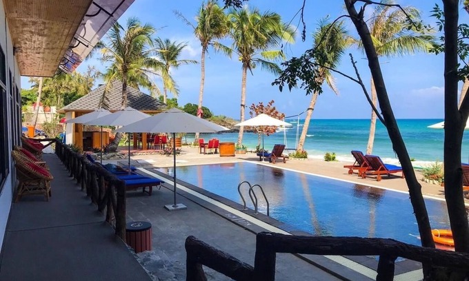 Son Hoa Hotel | Top-Rated Palm Beach Hotel with Pool & Dining Options