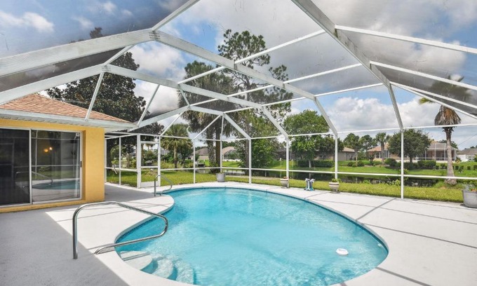 Palm Coast House | Relax at Palm Coast Escape: Screened Lanai & Saltwater Pool