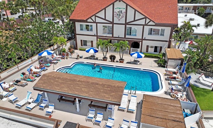 Belle Vista Hotel | Cozy Palm Crest Resort Motel with Private Beach and Ocean Views