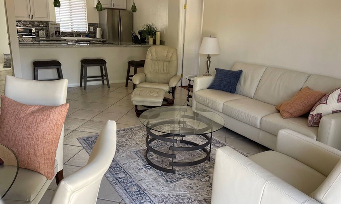 Palm Desert Condo | Bright Palm Desert Retreat with Pool and Golf Access