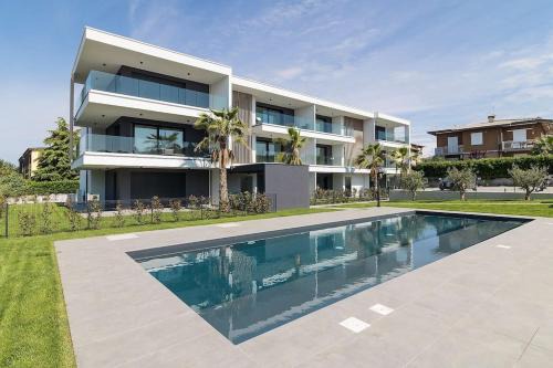 Lugana Apartment | Elegant Palm Easy Sirmione: 4-Star Oceanfront Retreat