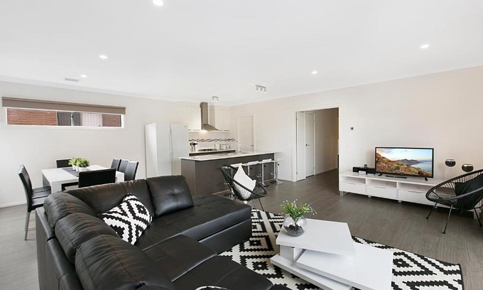 Dromana House | Beachfront Bliss at Palm Grove Beach House Dromana