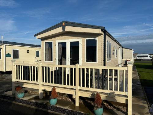 Chapel Saint Leonards Apartment | Golden Palm Resort: Family-Friendly Stay in Chapel St Leonard's