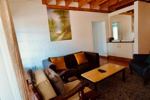 Greater Johannesburg Metropolitan Area Apartment | Emerald Oasis: 4-Star Retreat Near Carlswald Centre