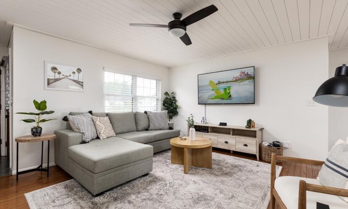 Walsingham House | Guest Rated 10/10: Palm House with Heated Pool & Ocean View