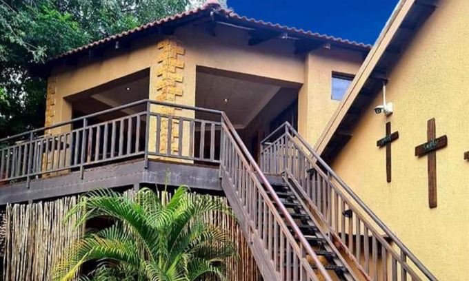 Lephalale House | Comfortable Stay at Palm Inn Guesthouse with Breakfast