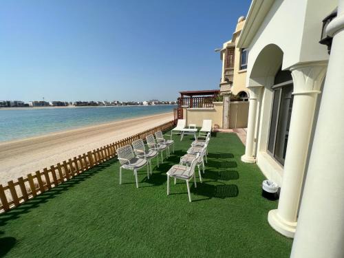 Palm Jumeirah Villa | Experience Palm Jumeirah Party Villa with Private Beach Access
