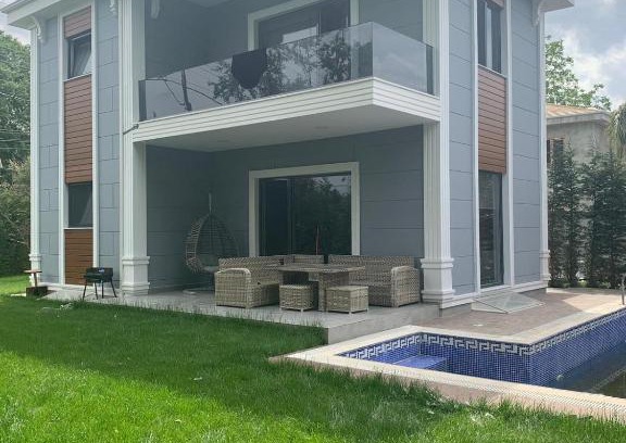 Sapanca Villa | Relaxing Stay at Palm Resort with Pool & Pet-Friendly Space