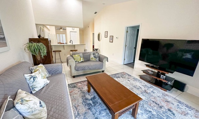 Pebble Beach Villa | Relax at Palm Retreat near Englewood Beach with Pool